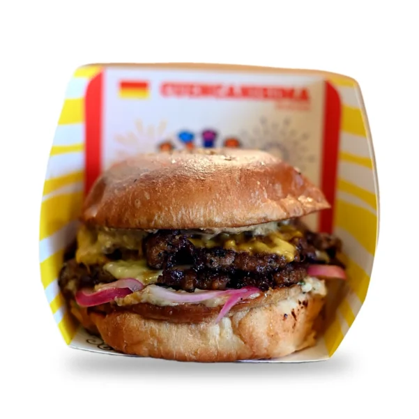 Cuencanísima Burger en pan de papa con cebolla colorada encurtida, Nación Smash Cuenca